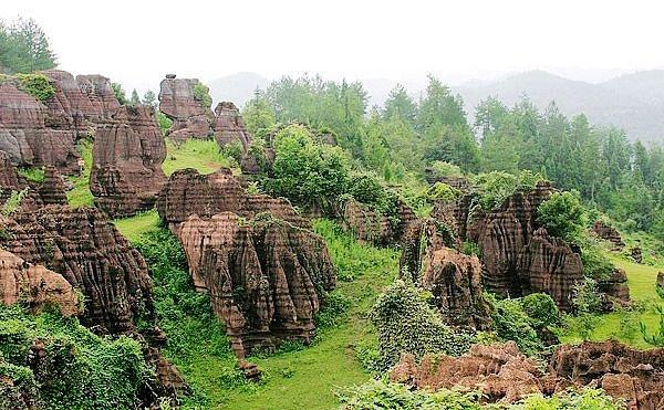 龙山景区内有哪些景点，龙山县火岩乡旅游景点有哪些。