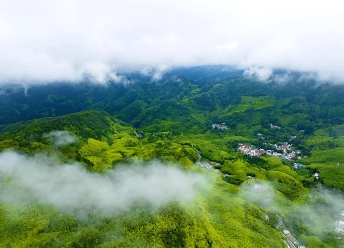 东莞竹园山顶,寻幽探秘，感受大自然的壮美与宁静