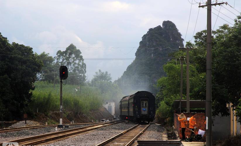 中越铁路之旅,穿越时空的铁路奇观