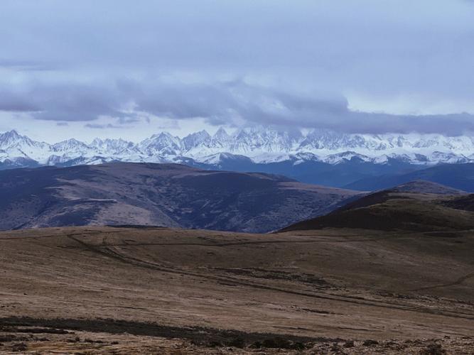 五一踏青，雪山之巅，探寻自然奇观之美_五一雪山景点详细游