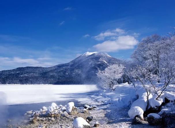 冬日雪国秘境,探寻日本冬季旅游的绝美风光