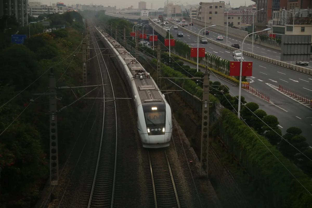 厦门火车轨道，时光交错中的铁路奇景