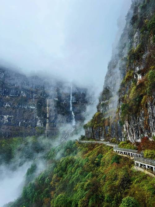 云端漫步,山东高空云梯，登高望远的人文之旅