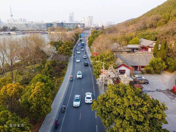 云龙湖路,探寻历史与现代交融的美丽风景线