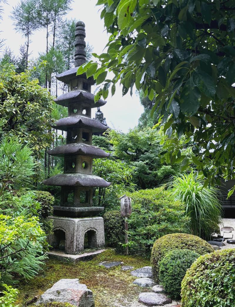 京都知恩院,千年古刹，佛教艺术的瑰宝