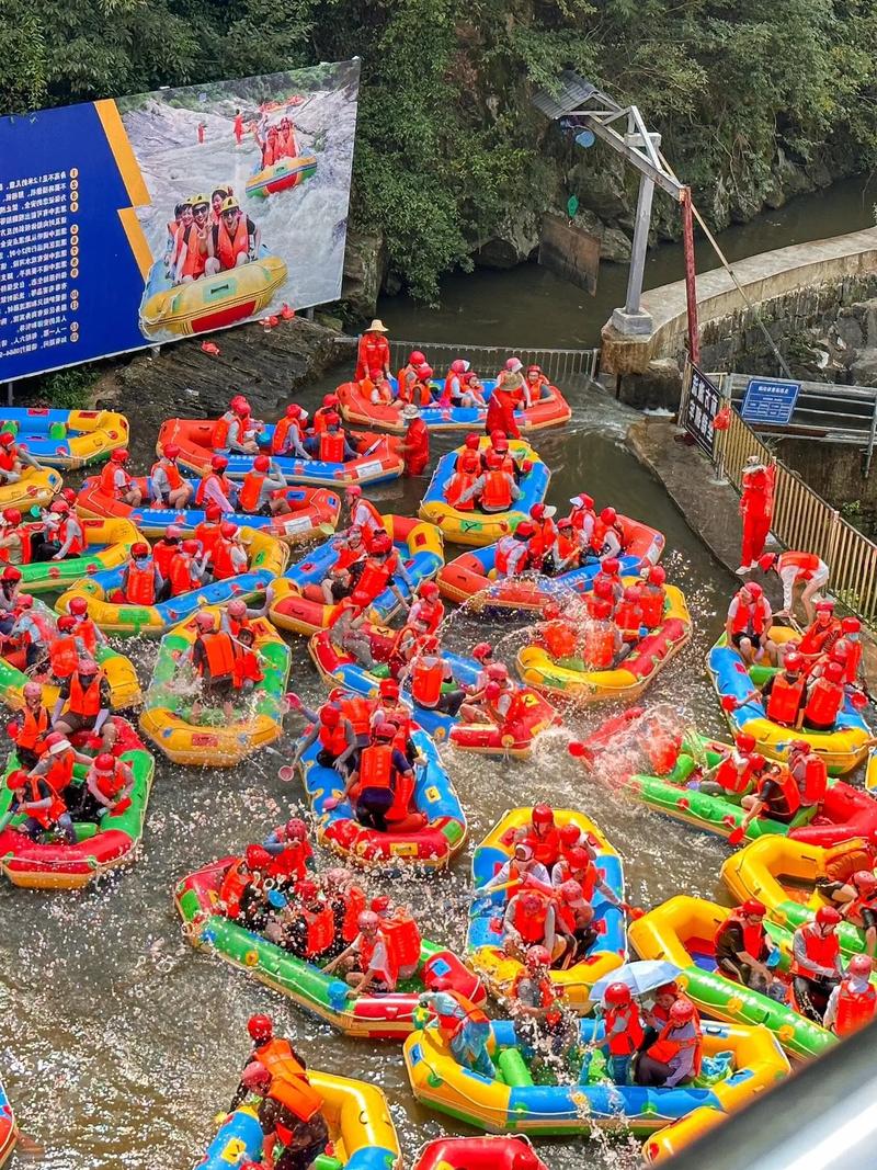 凌水漂流,探秘自然奇观，尽享生态之旅