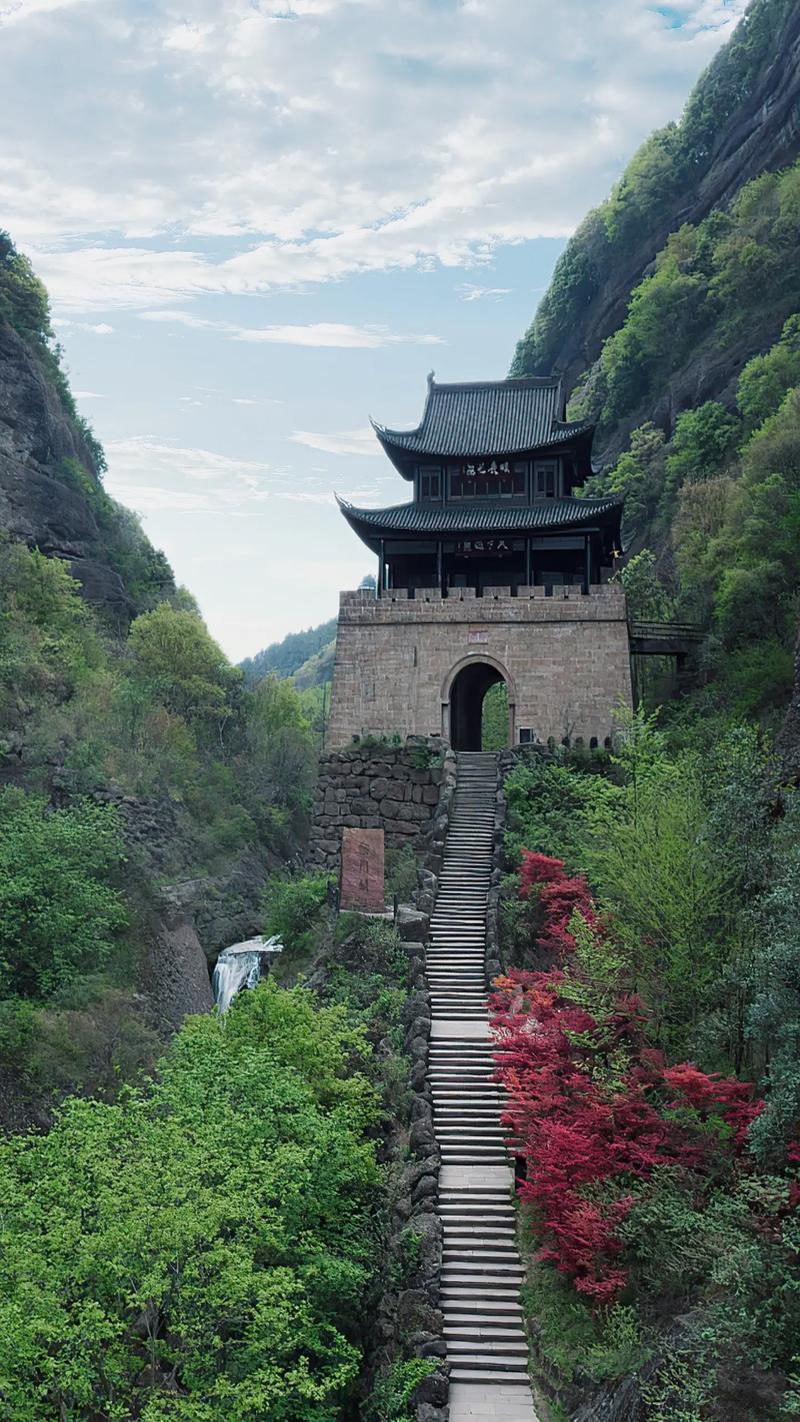 剑门关景区,穿越历史的雄关古道，探寻自然与人文的完美融合