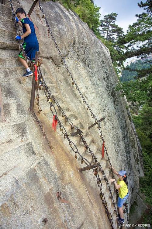 华山北峰顶,登临仙境，领略自然奇观