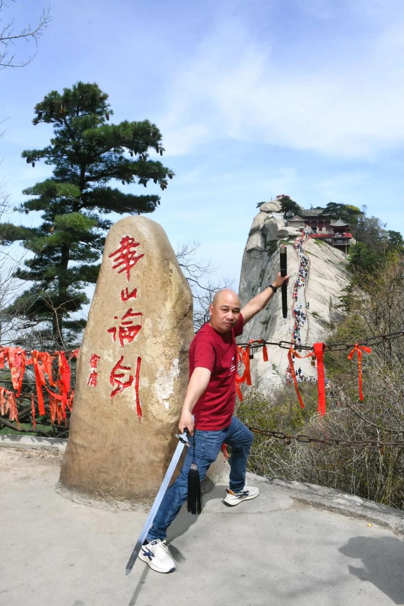 华山论剑,险峻奇峰，千年文化之旅