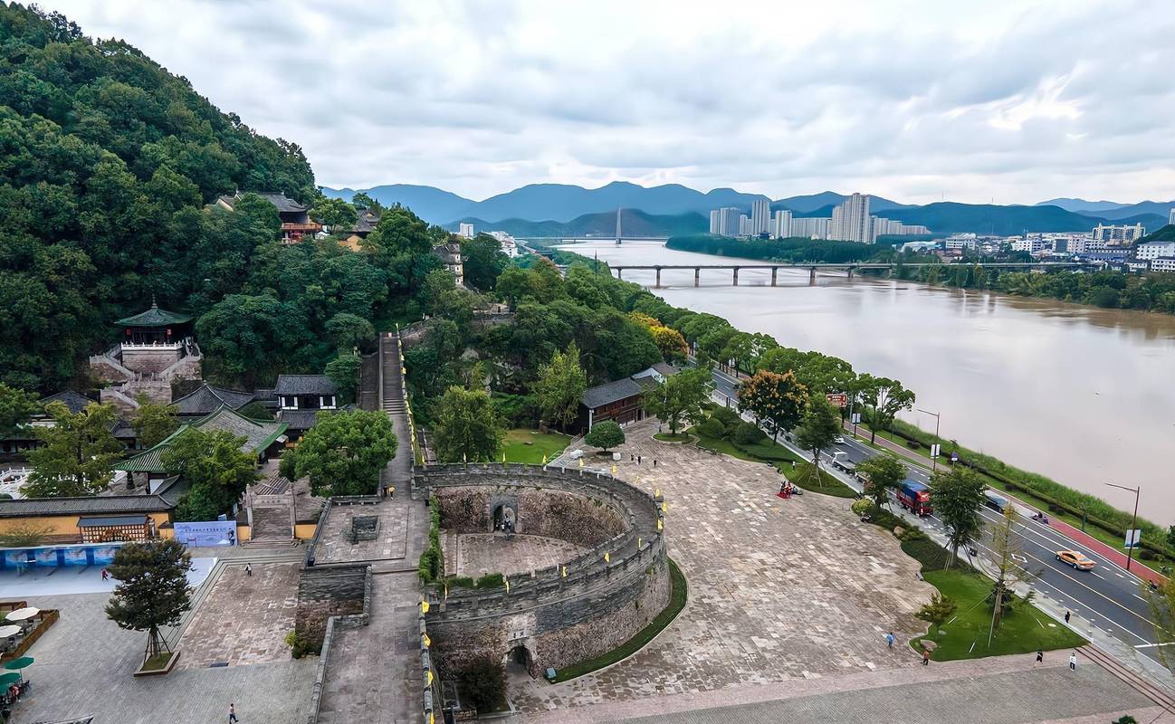 台州海滨长城,探寻历史遗韵，领略海滨风光