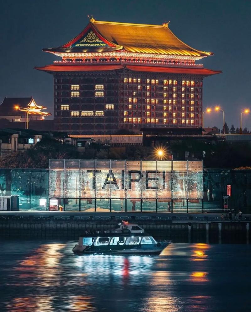 台湾高雄打卡圣地,探寻城市之美，尽在高雄景点