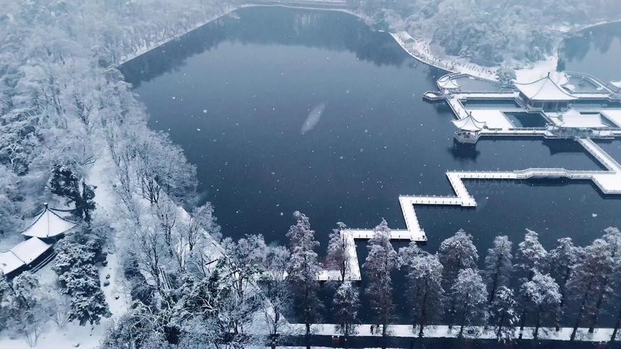 喀什东湖,冬季里的诗意栖息地