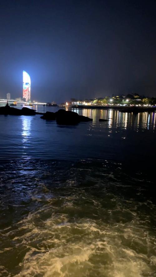 夜幕降临，鼓浪屿的璀璨星空