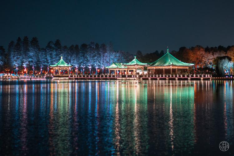 夜游东湖，感受武汉水城的浪漫韵味