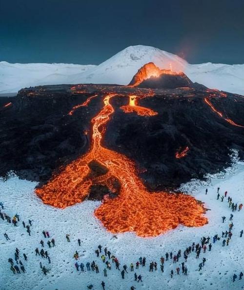 大岛奇观,探秘火山喷发后的自然奇迹