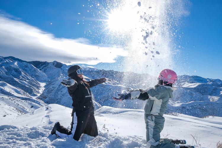 天山滑雪_雪域天堂的激情之旅