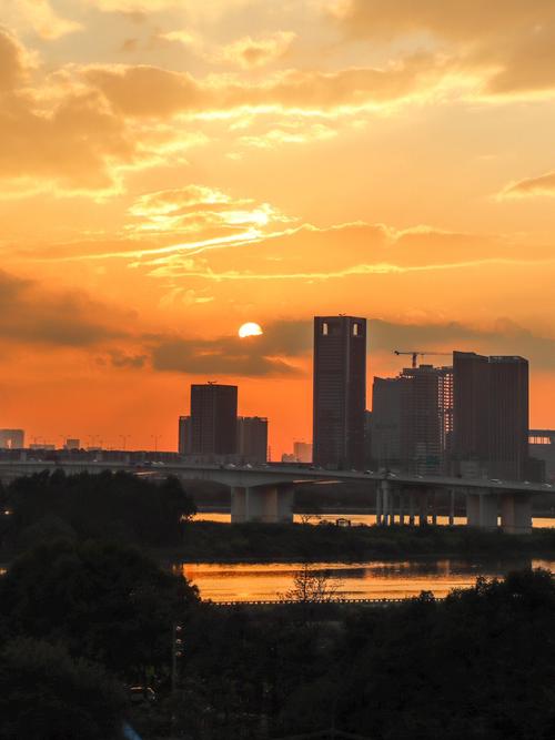 天河公园日落奇观,探寻都市中的自然美景