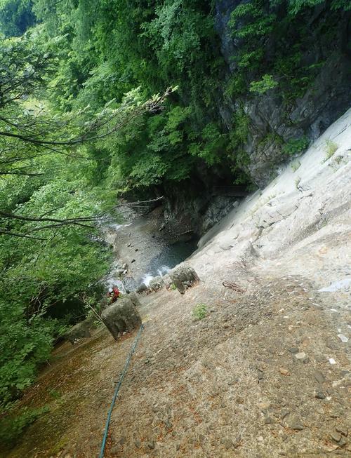 峡谷雪银峰,自然奇观中的秘境探险之旅  第2张