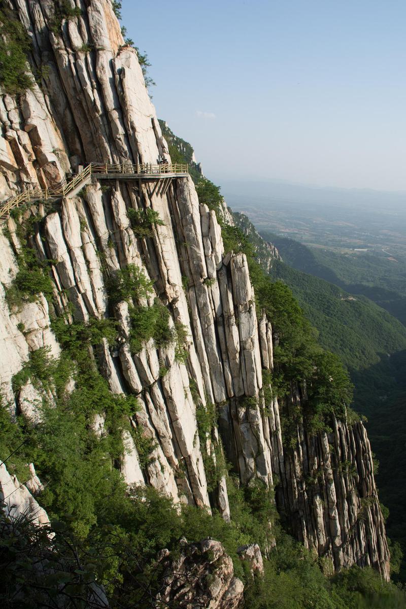 嵩山,中华五岳之尊，历史文化的瑰宝