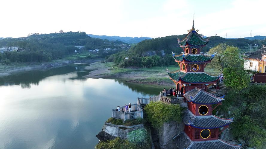 忠县避暑胜地,探寻山川之韵，感受夏日清凉