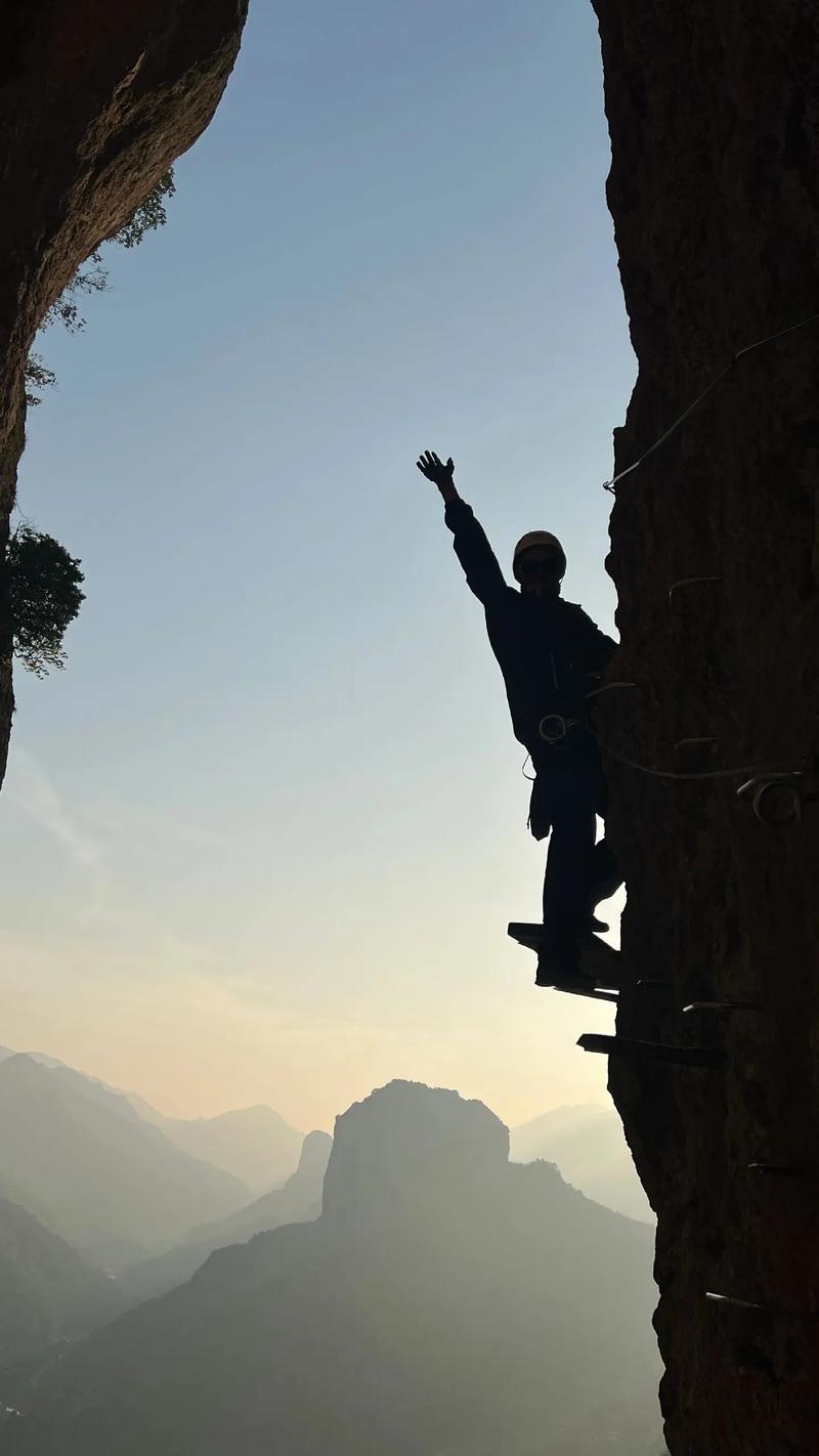 挑战云端巅峰,介绍高空悬崖攀爬的极致体验