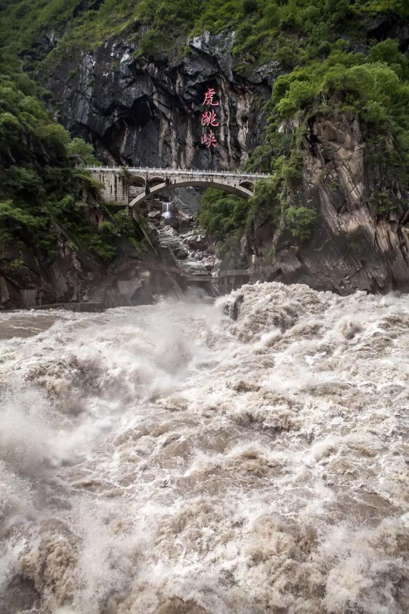 探寻云南长江虎跳峡,大自然的壮丽奇观