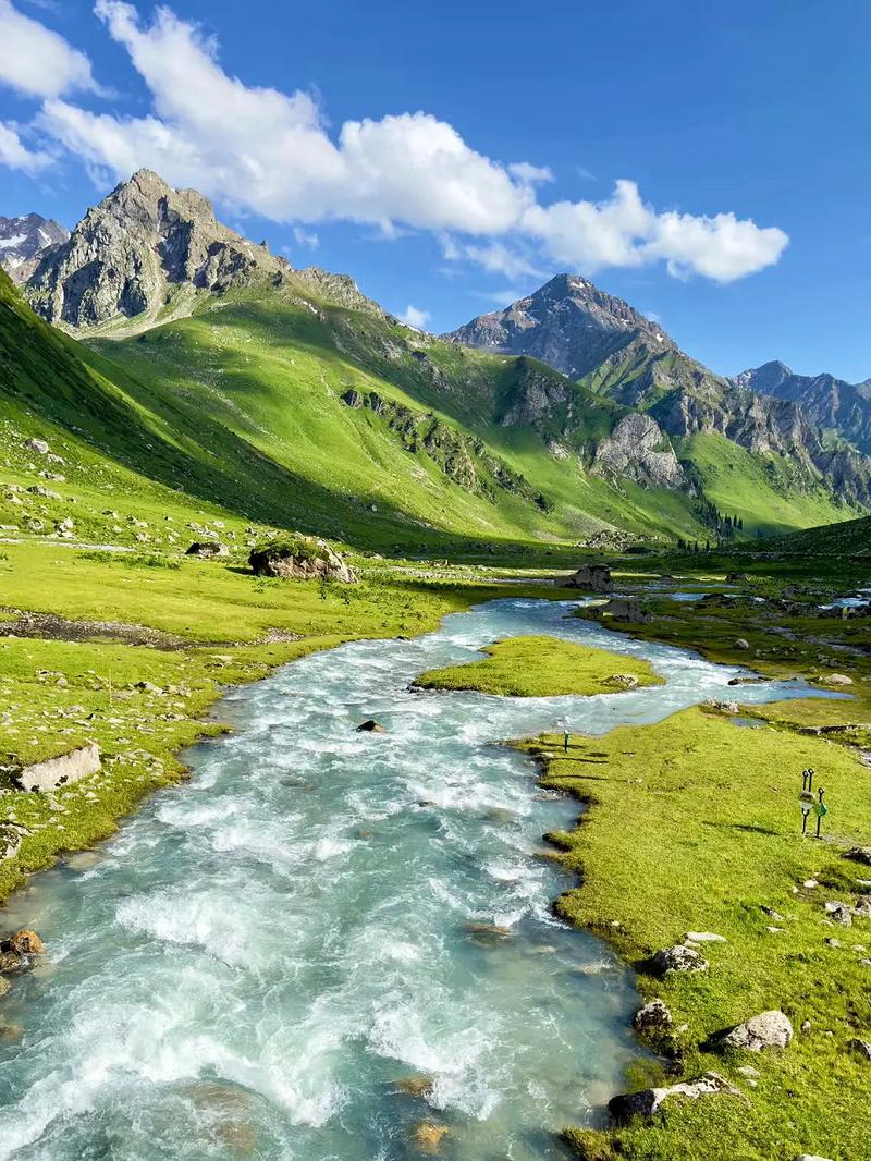 探寻伊犁秘境,隐藏在岁月中的美丽风景