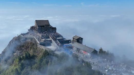 探寻南岳仙境,湖南南岳景点，自然与人文的完美融合