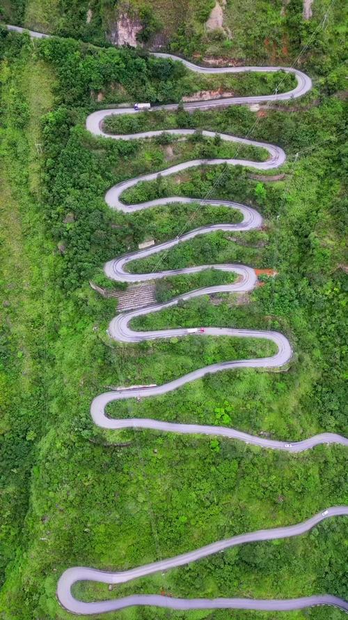 探寻山路十八拐,历史与现代交融的绝美风景线  第2张