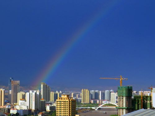 探寻彩虹广场,一座融合自然与现代的城市绿洲