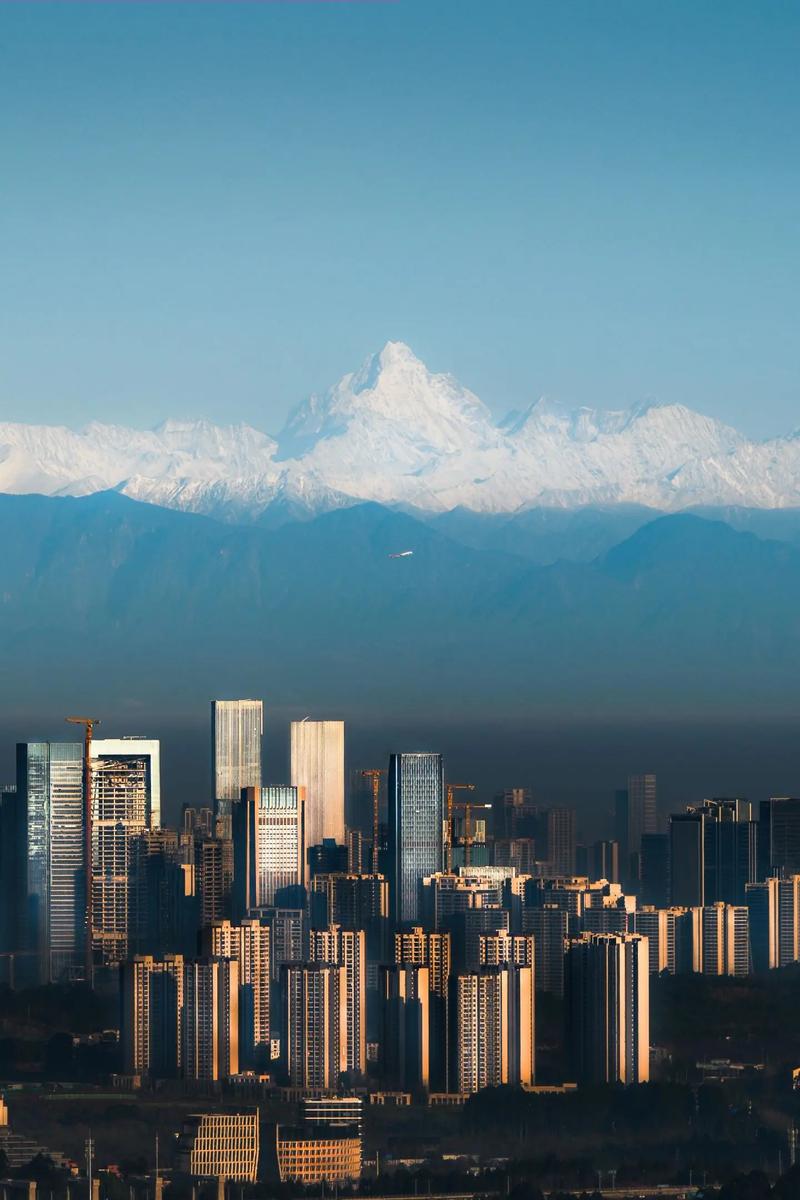 探寻成都雪山之美_走进自然天堂的奇幻之旅