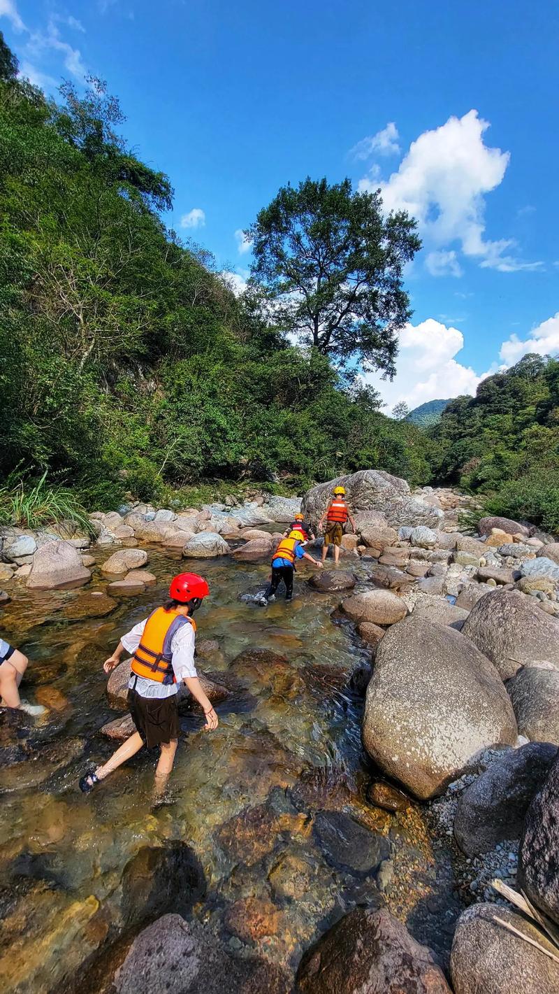 探寻普宁深山秘境，体验自然之美_探寻深山游泳景点之旅