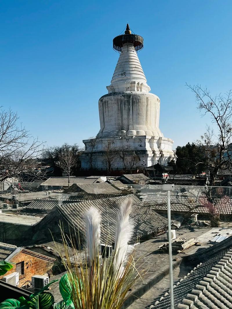 探寻曼飞龙白塔,千年古塔的历史与文化