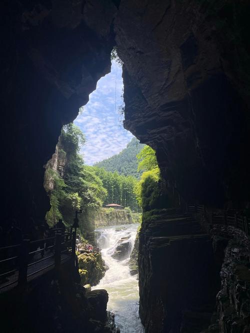 探寻生态人文的瑰宝_重庆武隆喀斯特地貌与土家族文化