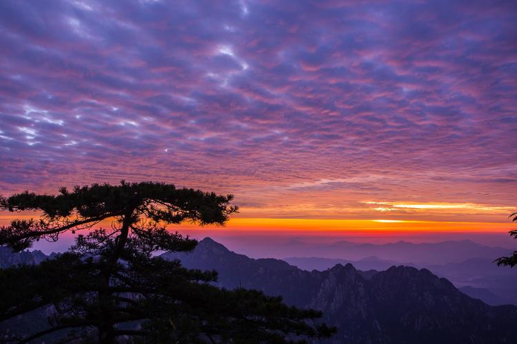 探寻自然奇观，领略高山徒步的壮美之旅_走进中国十大徒步圣地