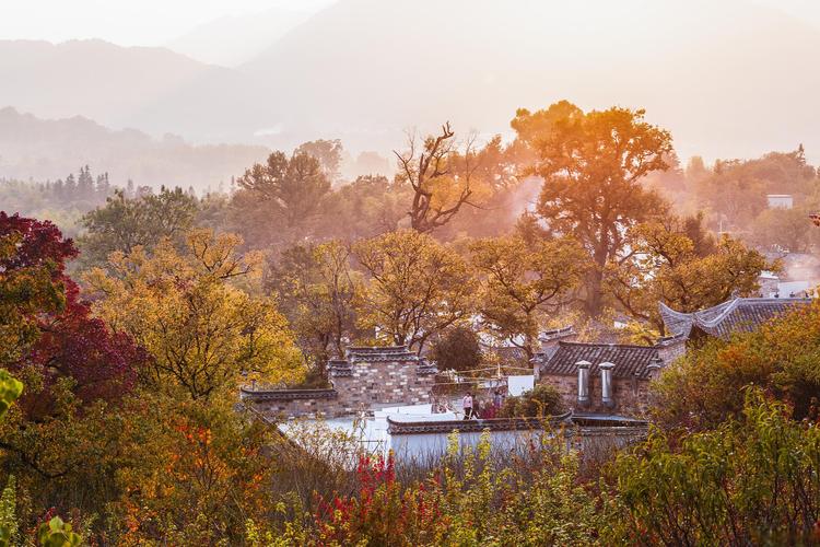 曲阳秋游胜地，寻梦金秋美景