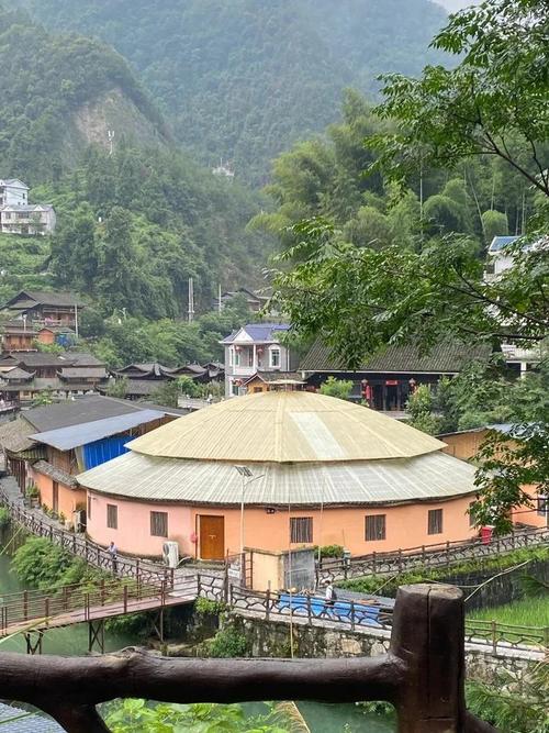 湘西竹林苗寨,隐匿于山水间的古老部落，探寻苗族文化的瑰宝  第2张