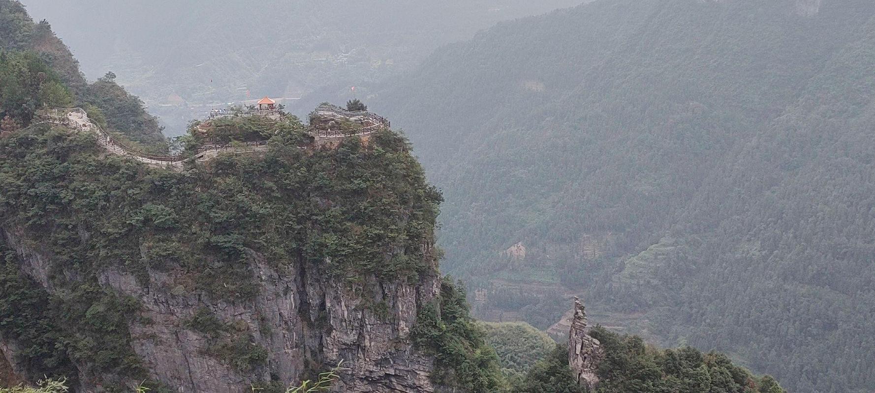 湘西金龙苗寨,探秘神秘苗族的千年古寨，感受浓郁的民族风情  第2张