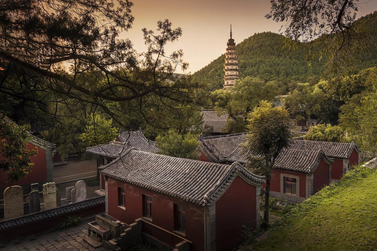 灵岩寺,千年古刹，禅意盎然