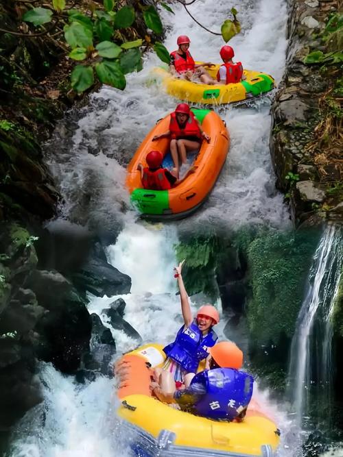 畅游武当峡谷，感受自然奇观的漂流之旅