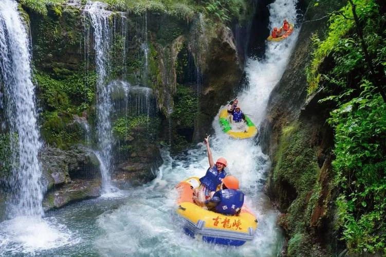 畅游清江，体验壮美山水间的漂流之旅