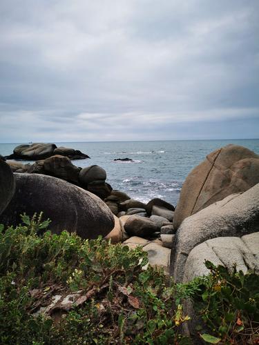 白坑沙滩,海南岛上的天然翡翠，悠然享受海滨风情