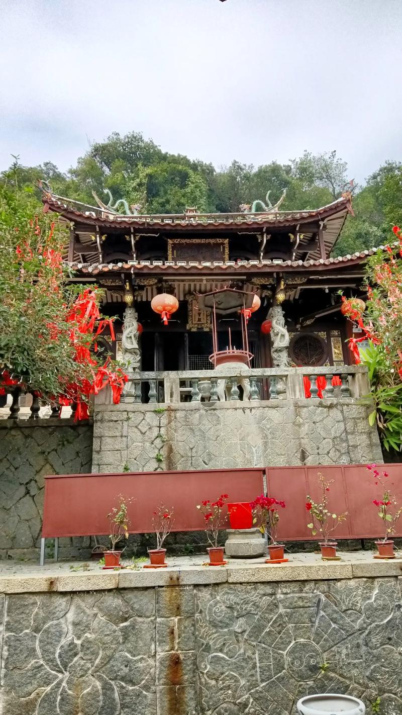 石寺岩,千年古刹，自然奇观，探寻历史与自然的完美交融  第2张