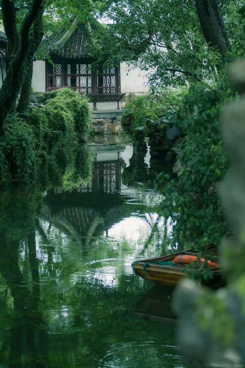 苏州鱼池公园,一池碧水映古城，漫步园林赏四季