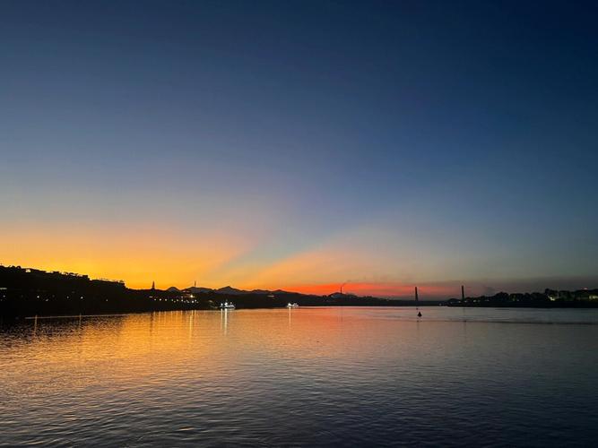 赣州沿江夕阳,一幅美丽的山水画卷