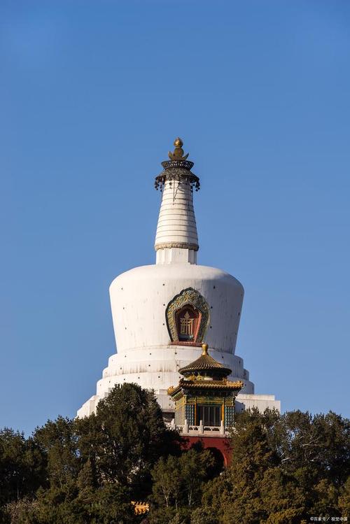 赤峰白塔,千年古塔诉说着历史的沧桑与神秘