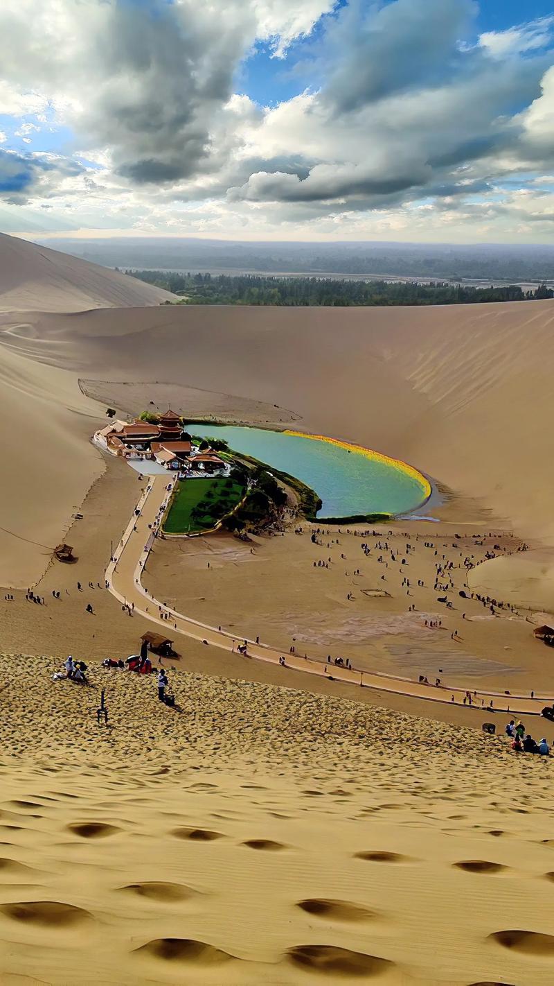 敦煌旅行除了去莫高窟鸣沙山月牙泉，还有哪些地方可以去看看，通化旅游有什么好玩的地方。