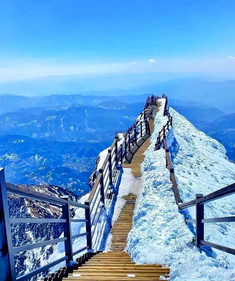 轿子雪山,自然奇观与人文景观的完美融合