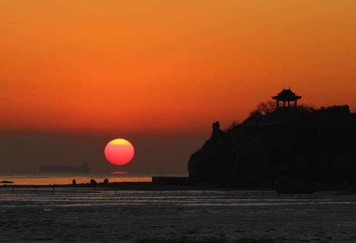 辽宁日出美景,沐浴东方曙光，探寻自然奇迹