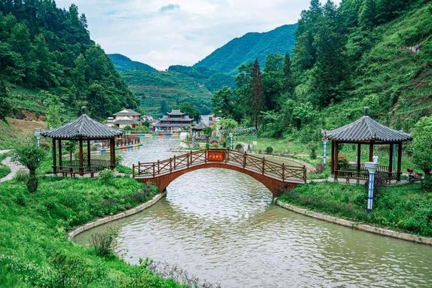 镇雄坪上河边,历史与现代交融的旅游胜地